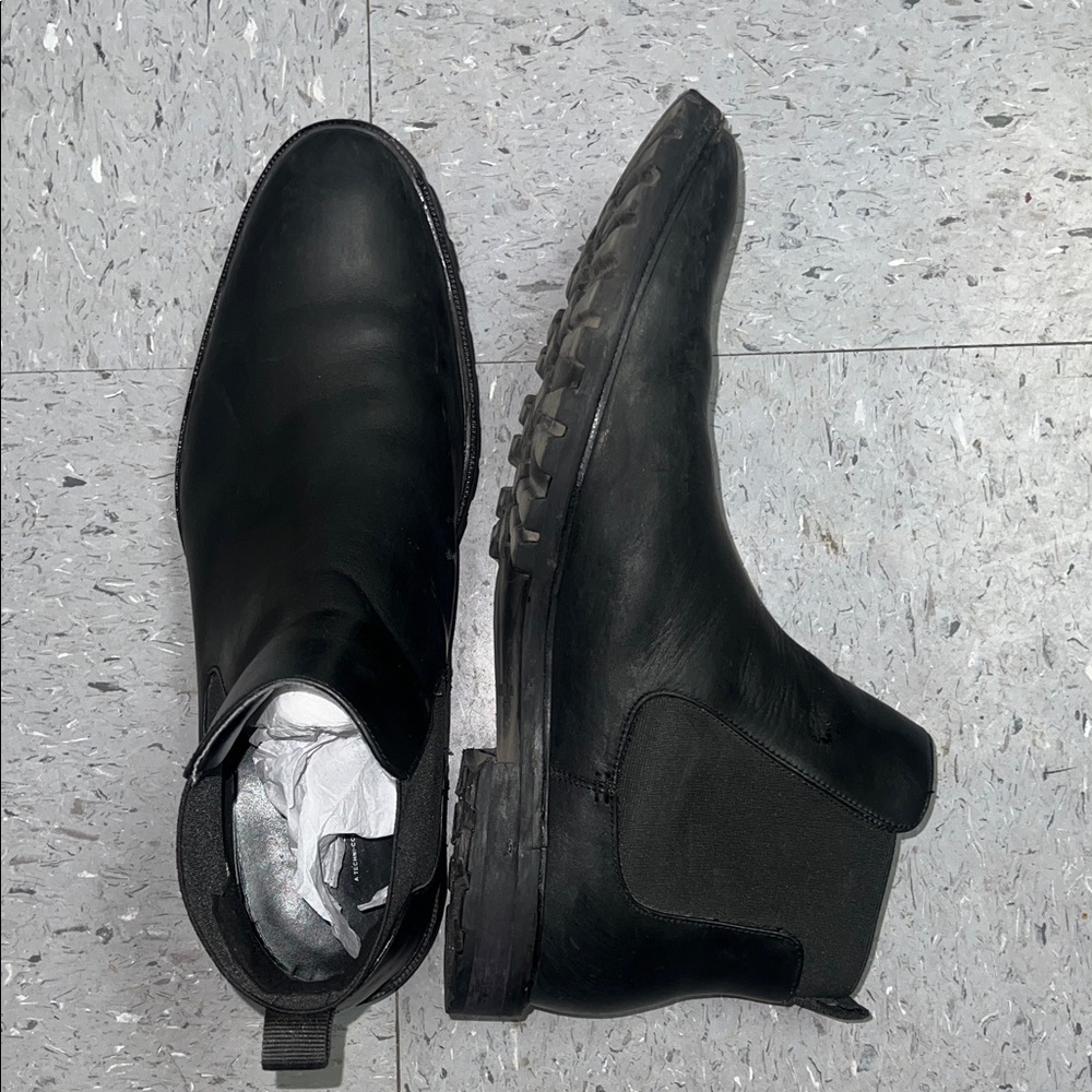 Kenneth Cole Men's Black Leather Chelsea boots - Picture 5 of 6